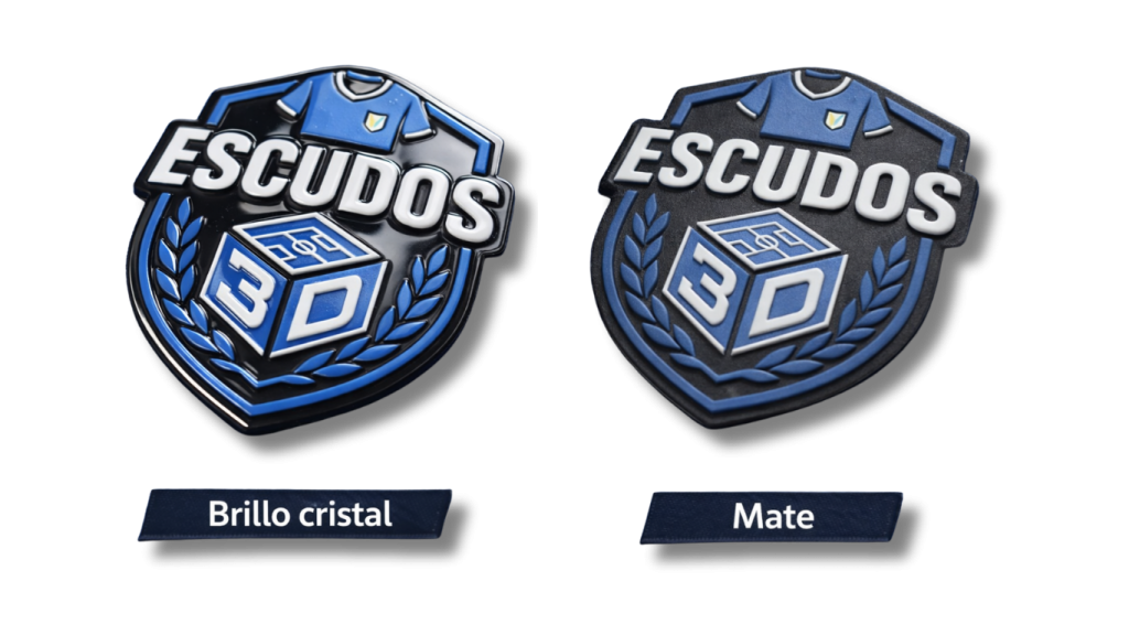 Comparativa de escudos 3D VivaFlex Pro con acabado brillo cristal y acabado mate para personalización textil premium.
